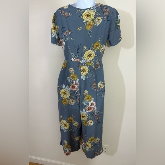 Band of Gypsies sz X sm jumpsuit mid calf gray with a floral print Button front - Picture 7 of 11